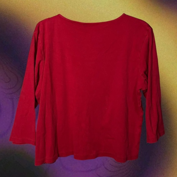 Red 3/4 sleeve shirt with rhinestone “E” logo. Vneck style   XL - Picture 4 of 5